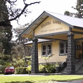 Kilauea Lodge and Restaurant entrance